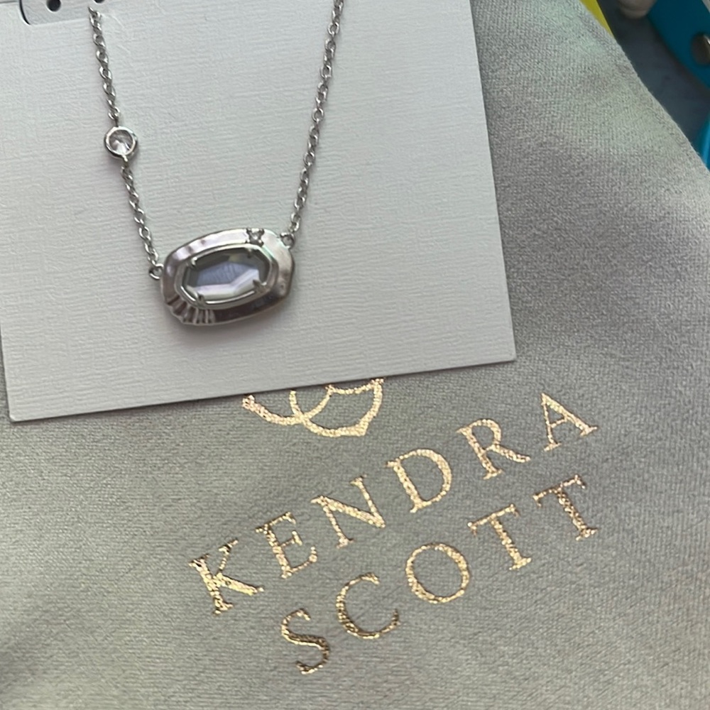 #2 Kendra Scott Anna Short Silver Pendant Necklace in Rhodium Gray Illusion…